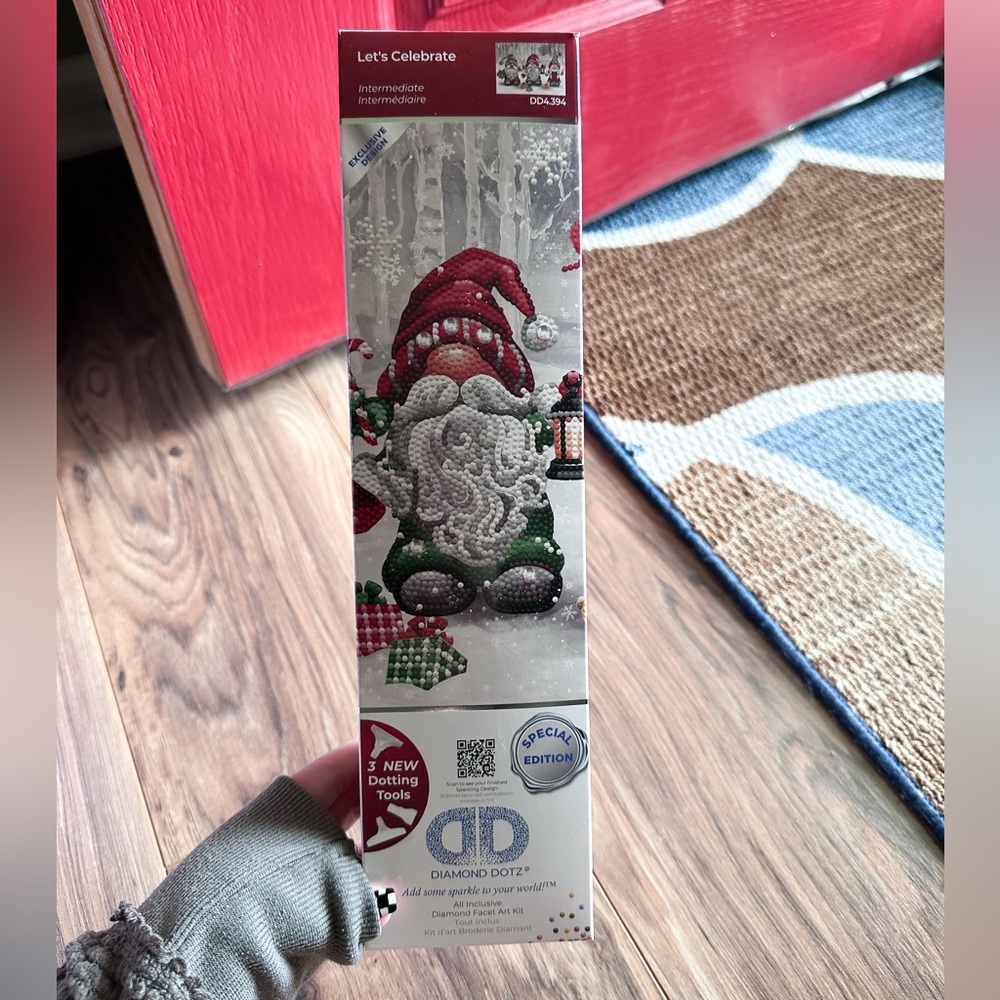 DiamondDotz Diamond Art Kit - Christmas Gnomes - never opened